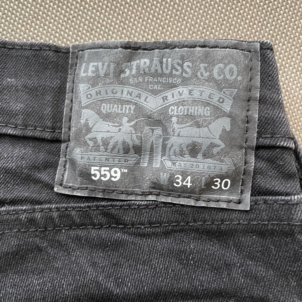 Levi 559- 34x30 black jeans like new condition